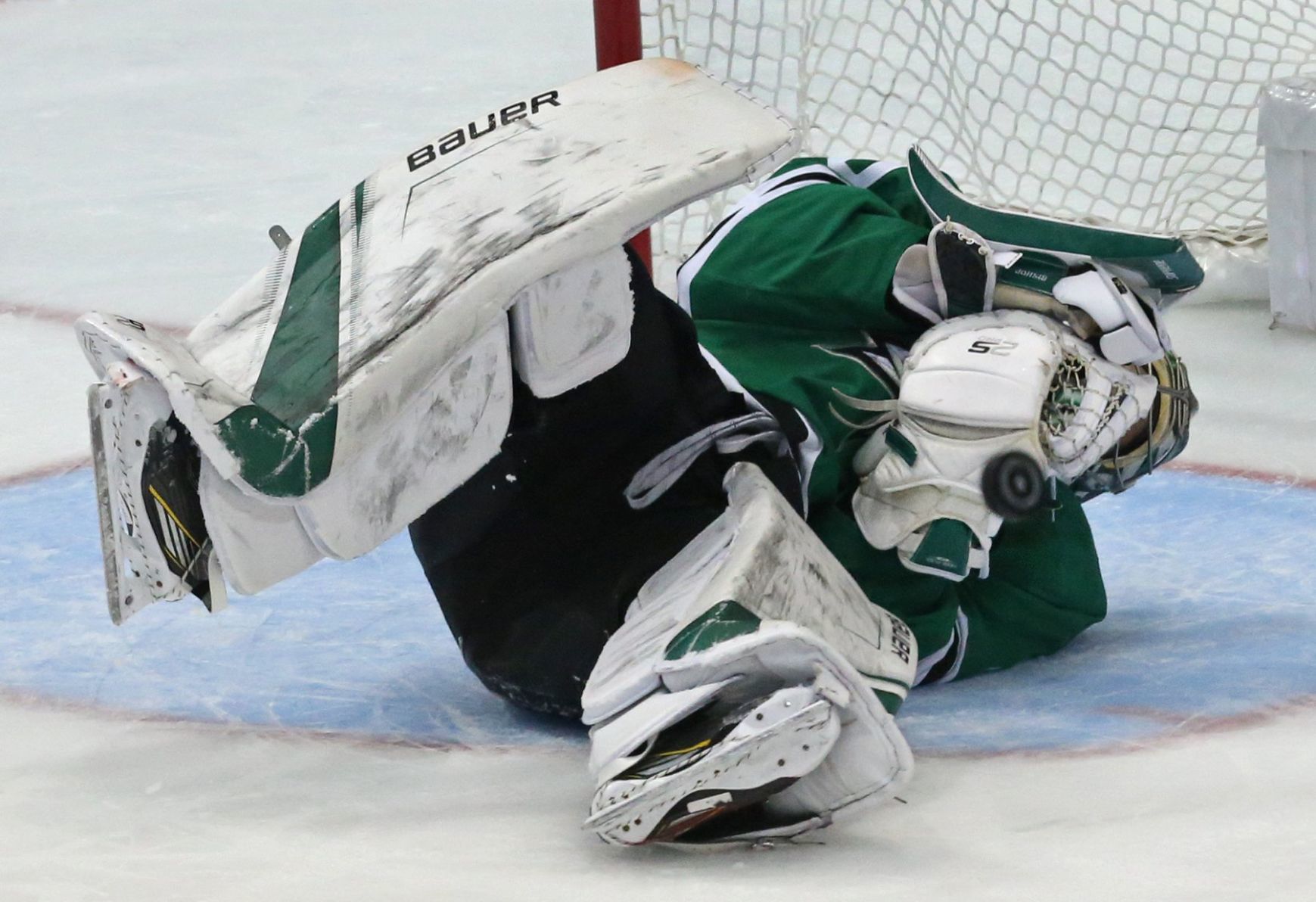 Blues and Stars play in Game 6 of the playoffs